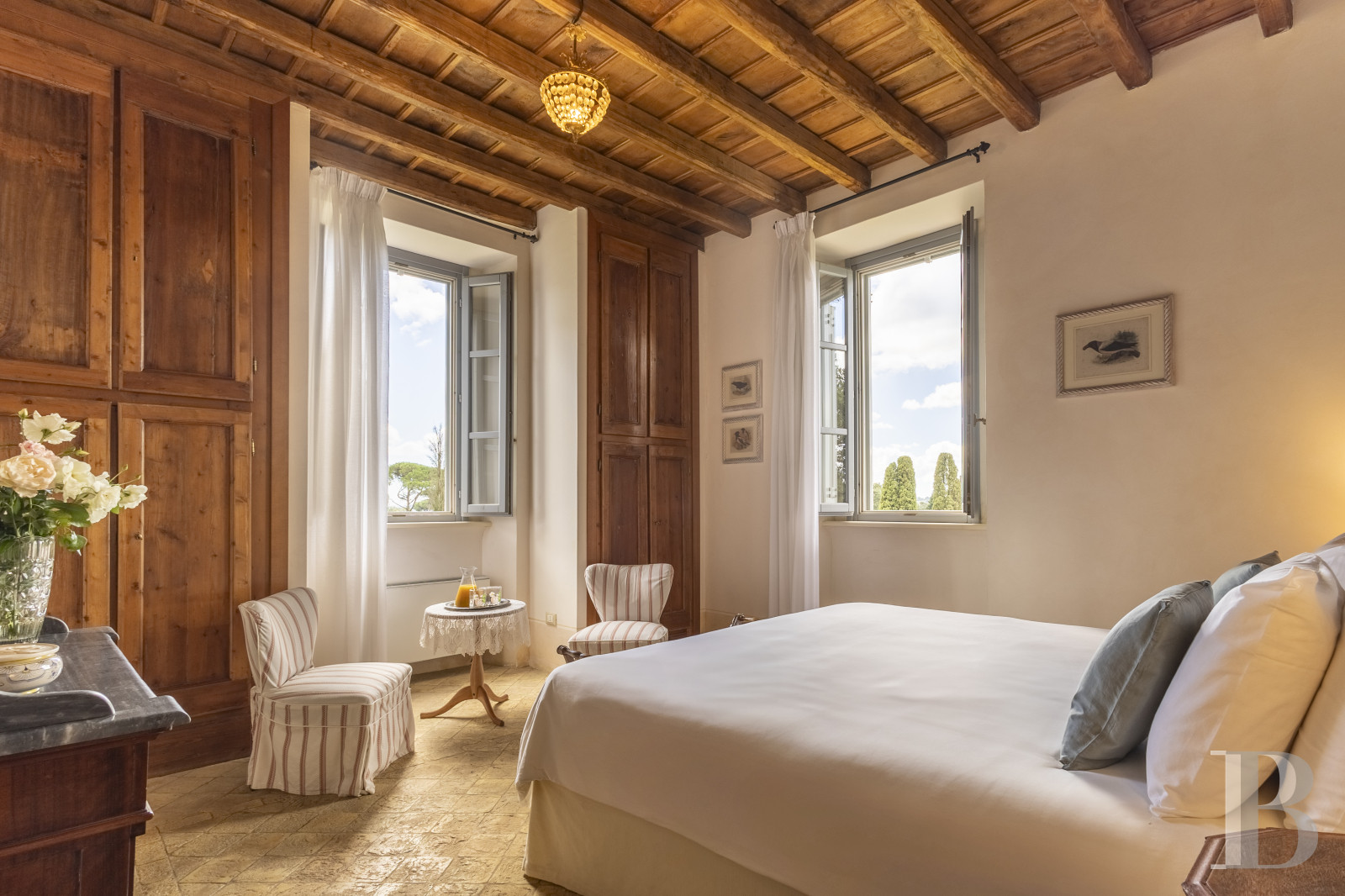 En Italie, entre Rome et Florence, une villa de la fin du 19e siècle implantée dans un vaste parc arboré - photo  n°18